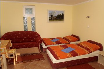 Hungrie Privát Egerszalók, Extérieur